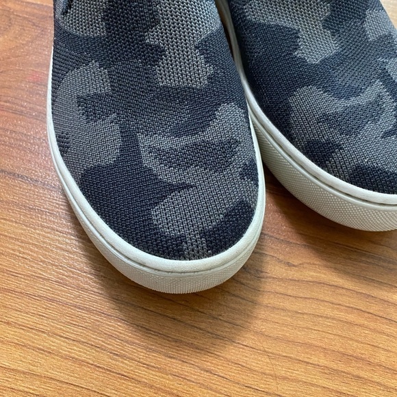 ROTHY’S gray two tone slip on sneakers shoes comfort machine washable all year 5 - Picture 2 of 10